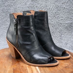 Corso Como Women's Tameka Black Zip-Up Peep Toe Bootie Size 7.5 M